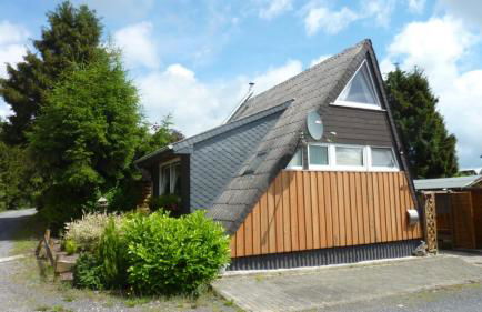 Ferienhaus zum Wohlfühlen in der Eifel, Poolnutzung, Tennis, Minigolf, Seenähe - Photo 13