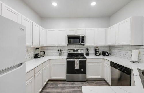 Tranquil 3BR I Free Parking I Workspace - Foto 11