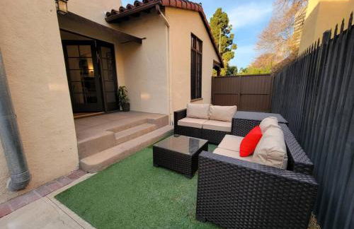 Glamorous Getaway: Exclusive 1BR LA Hotspots - Foto 27