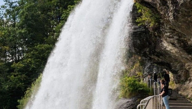 Easy Hike to Bondhus Glacier Lake and Visit to Rosendal - Foto 3