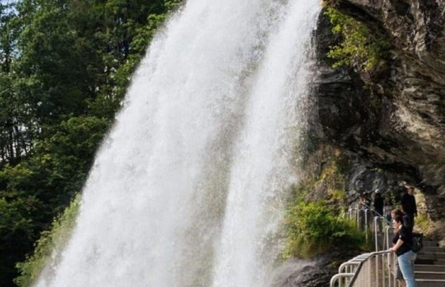 Easy Hike to Bondhus Glacier Lake and Visit to Rosendal - Foto 3