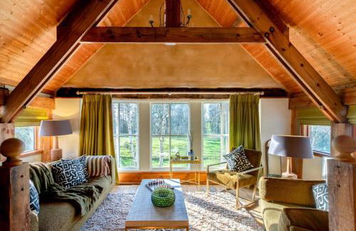 Willowberry Barn - Exclusive Home with Hot Tub - Photo 21