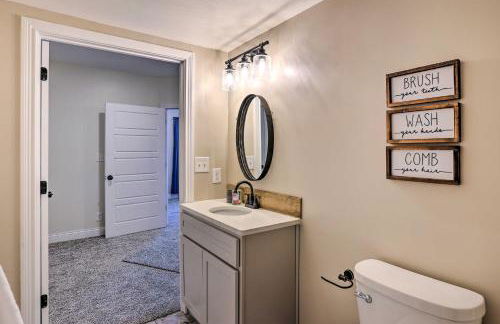 Chic Williamstown Retreat with Pool and Hot Tub! - Foto 21