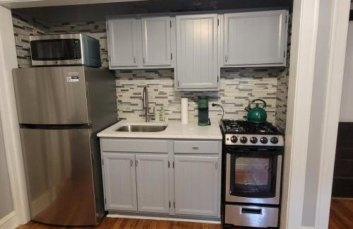 Across St Francis Hospital and near Northwestern - Foto 4