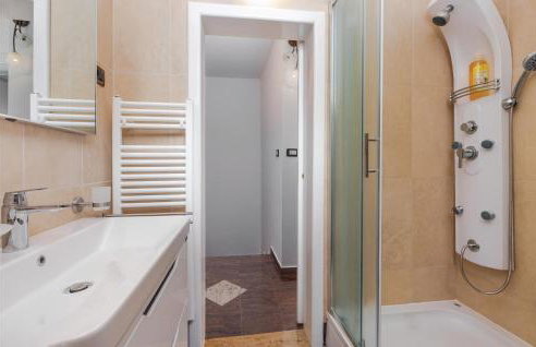 5 Bedroom Beautiful Home In Labin - Photo 62