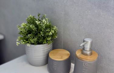 Modern Cocoon Under Roof Parking Close to Tram - Foto 23