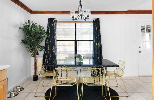 Serene Family Retreat King Beds Pool Hot Tub and Games - Photo 14