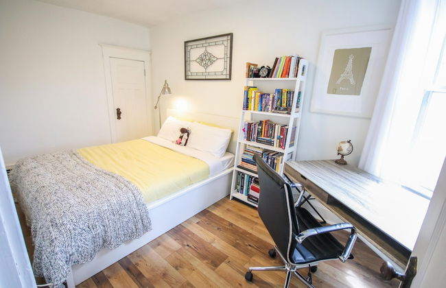 Leslieville Cozy & Bright Apt in Trendy Beaches - Foto 3