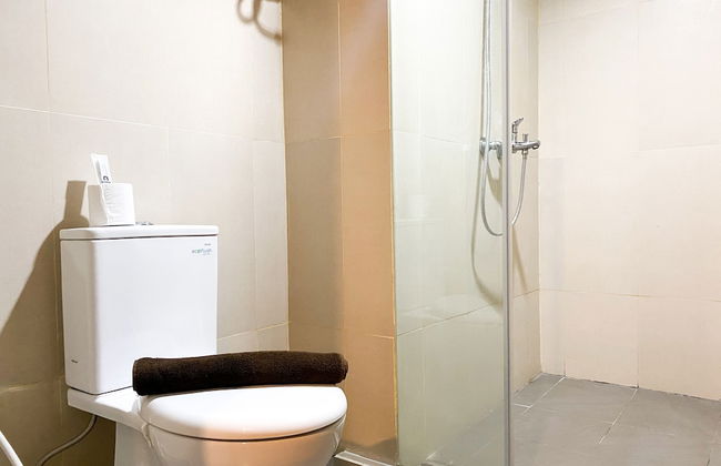 Comfy and Modern Look 1BR LRT City Jatibening Apartment - Foto 13