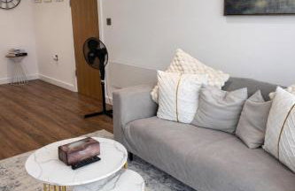 Stylish 2-Bed Apartment by Manchester City Cente - Photo 5