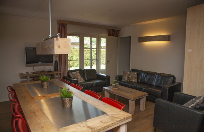 Combined Bungalow with Decorative Fireplace near Veluwe - Photo 14