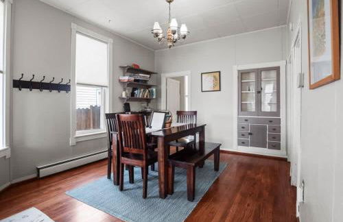 The Zinnia Victorian Charm with Mountain Views - Foto 5