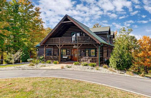 Large Log Cabin Chalet w/ Hot Tub - Horses & Lake! - Foto 17