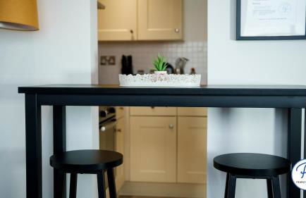 Penthouse - Amazing City Skyline Views - Balcony - FREE extra 2 hours - FREE Parking - Utilita Arena - Bullring Shopping - New St Station- Super King Size Bed - Foto 62