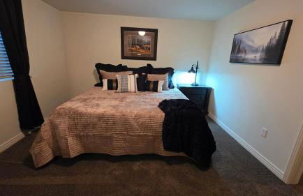 Wasatch Retreat 5 bed 3 5 bath pool table game room - Photo 40