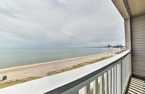 Updated Front Beach Condo with Resort Amenities! - Foto 19