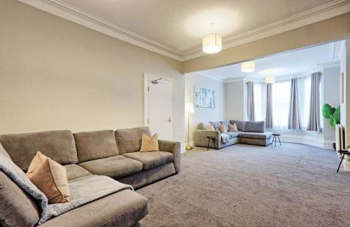 Large 5-Bedroom Home, Perfect for Long Stays & Team Accommodation - Foto 18