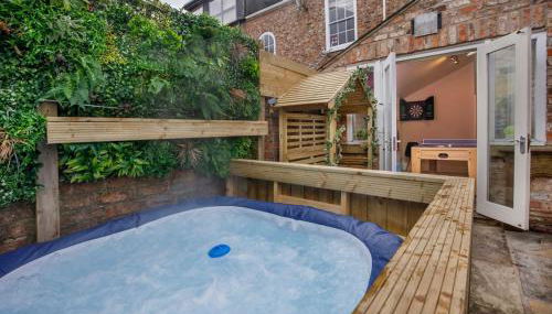 Hot Tub - Pool Table, Central - Photo 3