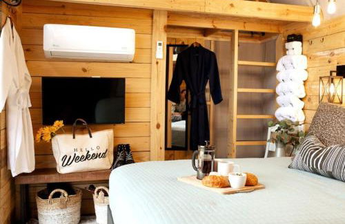 Meadow View Romantic Nature Stay w Barn, Outdoor Tub and Sauna - Foto 17