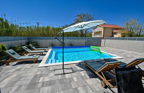 Holiday house Sara with heated pool - Photo 10