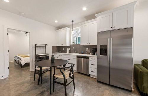 Teche House KING Bed Luxury Getaway Fast WiFi - Foto 13