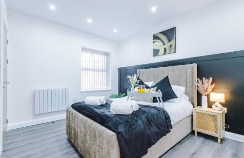 Heart of Didsbury Luxury 2 Bed Apartment by HASS HAUS - Photo 11