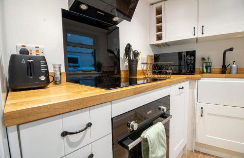 Stylish and Modern Town Centre End-of Terrace Home - Foto 17