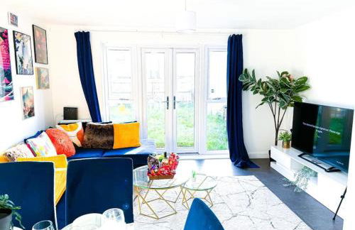 City Centre 3 Bedroom House Sleep upto 9 Guests with Garden and Parking - Foto 13