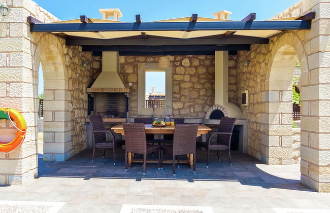 Villa in Kamisiana With Private Pool & Beach - Photo 24