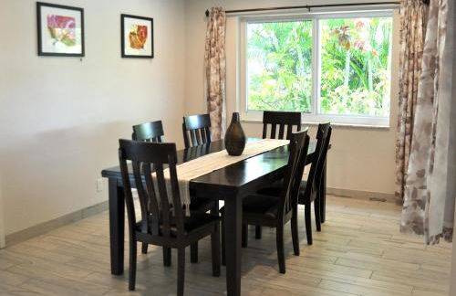 Bike to the beach, walk to restaurants, heated pool, secluded - Foto 2