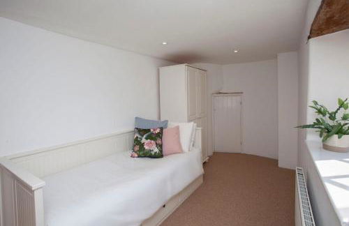 Charming Country House Nr Bath - Photo 37