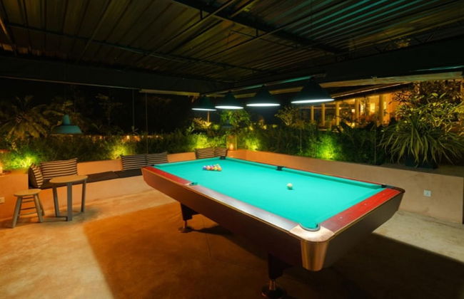 Cool and Contemporary Hilltop Villa With Ocean Views - Photo 45