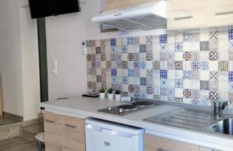 Marina's Apartments - White & Stone Apartment - Photo 19