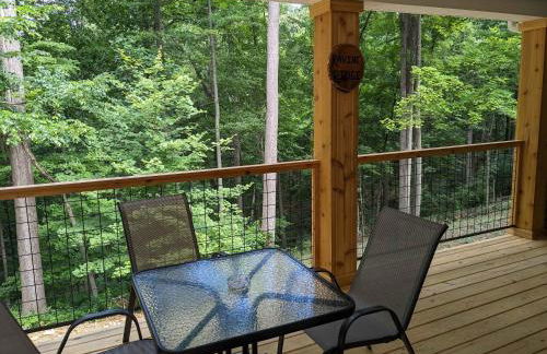 Modern 2 BD cabin with hot tub & Games & Central Loc - Foto 15