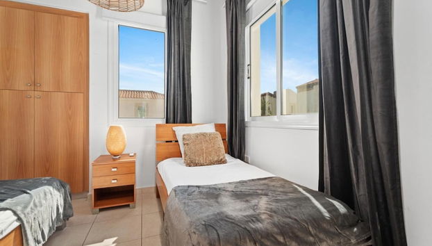 2 bed - Sleeps 6 - Private Pool - 5 Min To Beach - Foto 2, Habitación