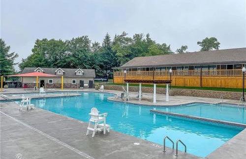 Bool Bear Lodge a pet friendly Pocono Vacation Home with Fireplace, BBQ and more - Foto 44