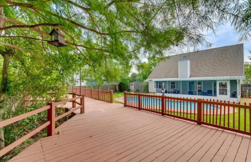 Mary Esther Home with Private Pool and Fireplace! - Foto 31