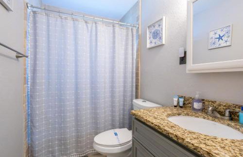 3BR 2BA Heated Pool Home Pool Table Great Location - Foto 20