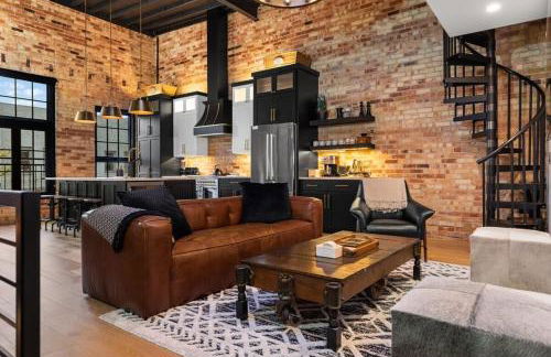 Luxury TC Loft: Historic Condo! - Foto 4