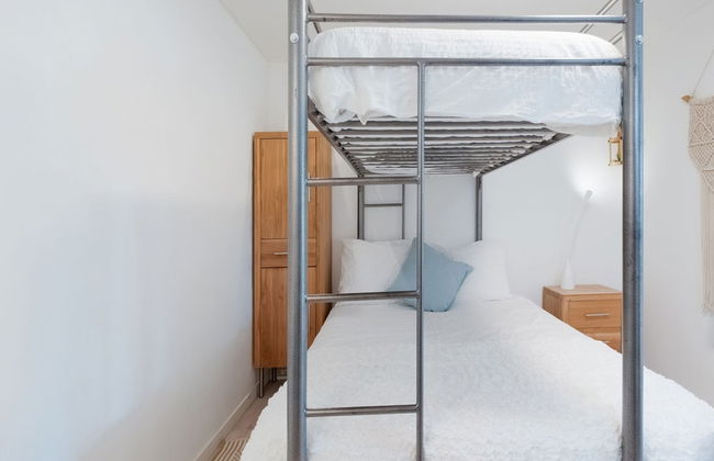 Idyllic Waterfront Vacation Home - Foto 6