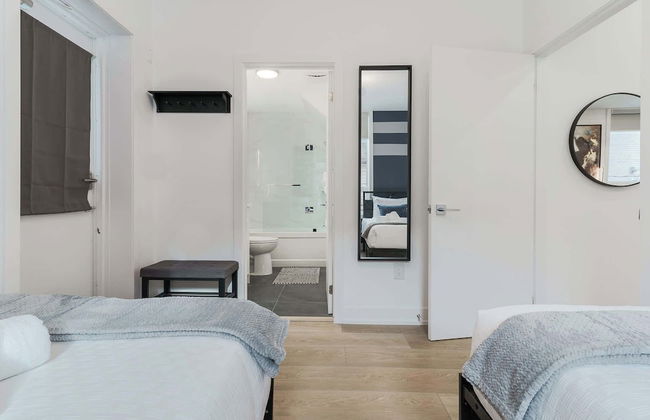 Elegant Suite—Near Kensington Market, Sleeps 8 - Foto 10