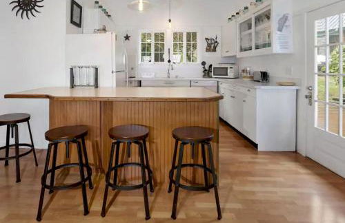 Amazing Sunrise at Coastal Luxury Cabin Rental on Herron Island with Fire Pit and Paddle Boarding near Olympia, Washington - Foto 15