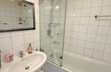 Frisch renoviertes FH Südblick am Meer in Breege, Meerblick von allen drei Etagen, Terrasse, Balkon, Sauna und Parkplatz - Foto 14