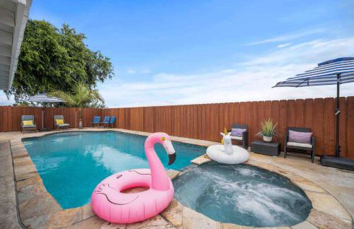 Family Retreat w/ Theater, Pool & Outdoor Dining - Foto 15