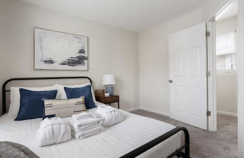 Capitol House - 3 Bed 1 Full and 1 Half Bath, Pet Friendly with Hot Tub walk to Lucas Oil Stadium - Foto 44