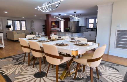 Catskills Escape Hot Tub Massage Chairs & Games - Foto 11