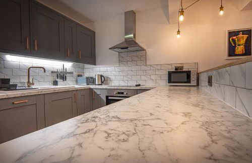 Former 16th Century Inn - In the heart of Macclesfield, gateway to the Peaks - Photo 6