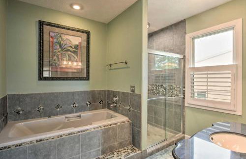 Lake Keowee Resort Condo with Balcony and Pool Access! - Foto 17