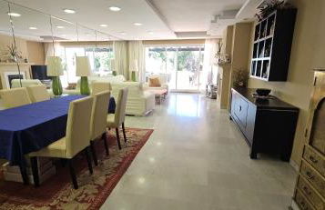 Bonito piso con jardines y piscina - Photo 10