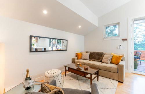 30-Day Minimum Boulder Bright & Modern Private 1BR 2BA ADU - Photo 15